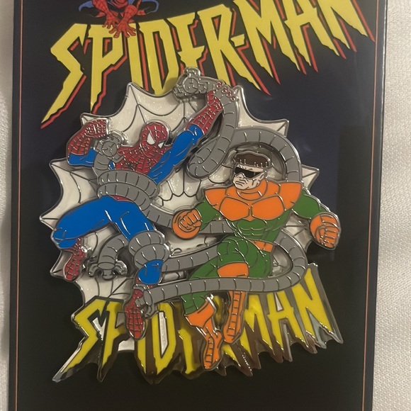 Spider-Man Limited Release Pin - Picture 2 of 3